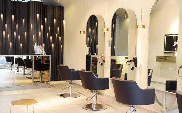 מתכננים לעצב מחדש מספרה? כמה שאלות חשובות להתחיל מהן.. 1 עיצוב מספרת בוטיק - גיא צרפתי - ירושלים